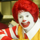 Este payaso también da mucho miedo, pero de otro tipo.